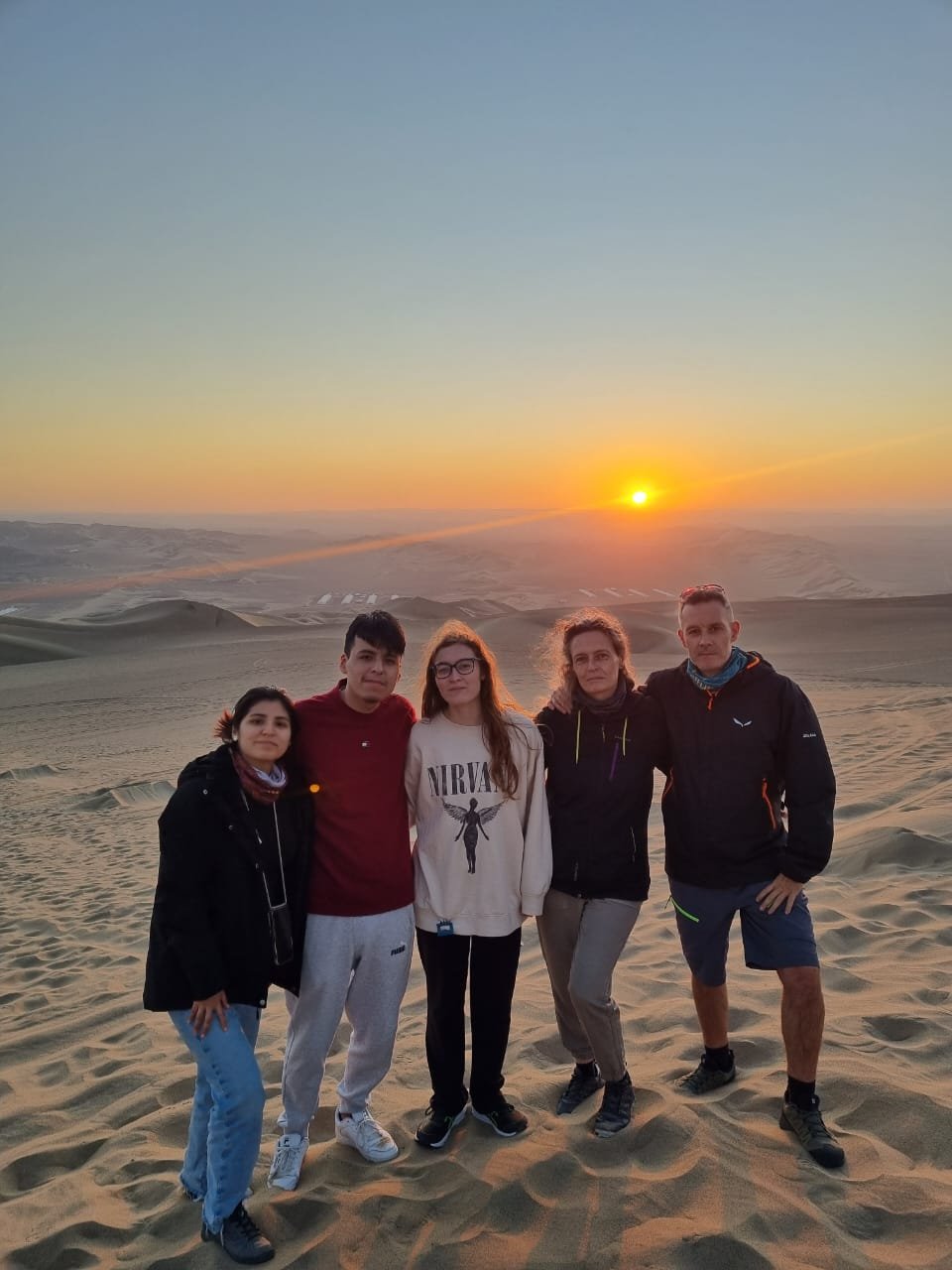 Samborading al atardecer en la huacachina
